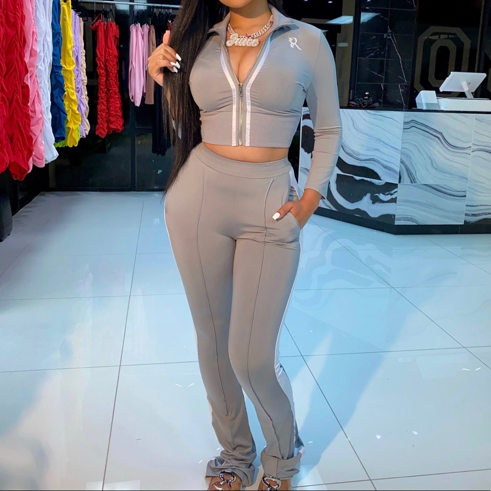 GSUWOO “Track Star Set” in the color Grey